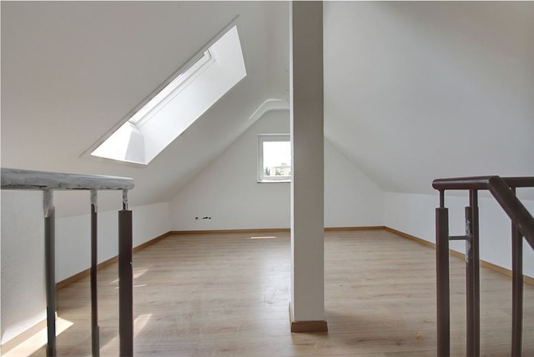 Großzügige Maisonette-Wohnung im Niedrigenergiehaus mit Blick ins Grüne – Dachstudie DG-Wohnung