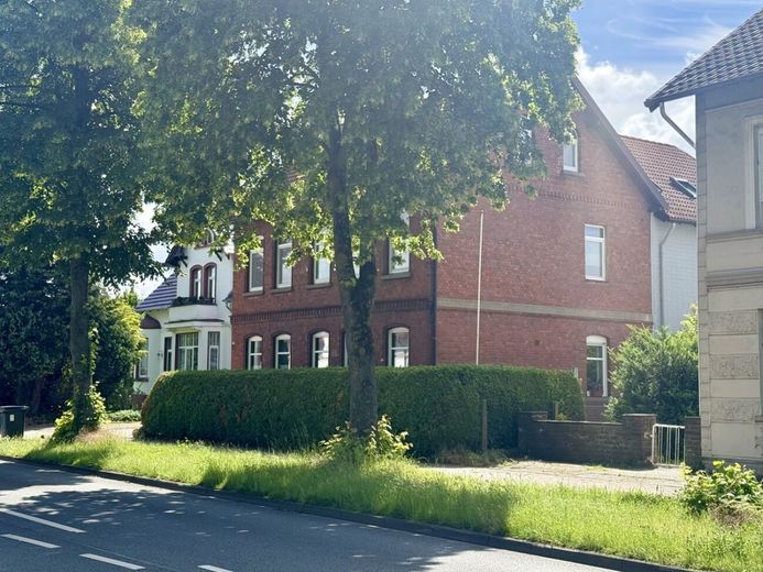 Wohnen mit Charakter - großzügige Altbauwohnung mit Balkon und Carport in Minden - Süd – Außenansicht