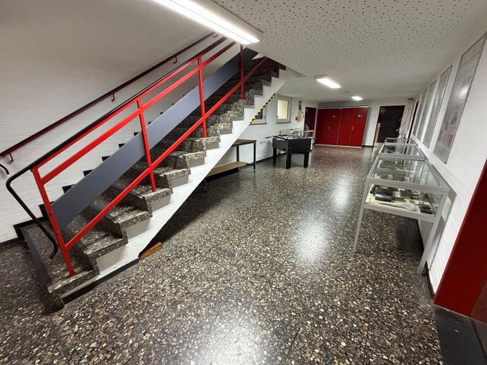 Selbstgenutzt oder vermietet - Gewerbeimmobilie in Coesfeld – Treppenaufgang zum OG