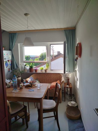 Liebevoll modernisierte DG-Wohnung mit hochwertiger Qualitätsküche, Garten & zusätzlichem Dachzimmer  - Privatverkauf, keine Maklerprovision – Foto 2