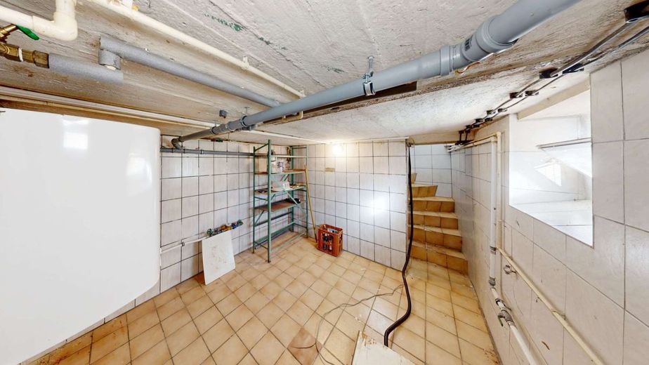 Behagliches Einfamilienhaus mit Balkon, Kamin &amp; Nebengebäude - perfekt für ruhiges, zentrales Wohnen – Wohnhaus Keller