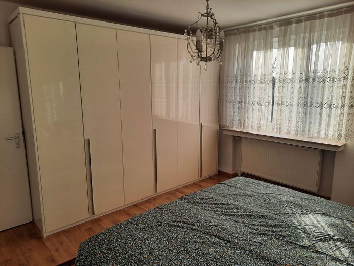 Schlafzimmer 1 Kleiderschrank