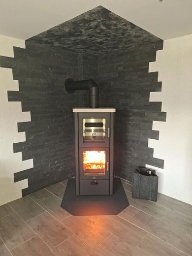 Mehrgenerationenhaus plus Gewerbe – Kamin- Pelletofen mit Backfach