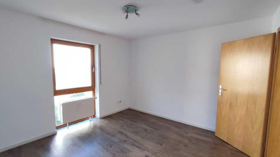 Appartamento di 2,5 locali in zona residenziale tranquilla, vendita privata senza provvigione – Schlafzimmer