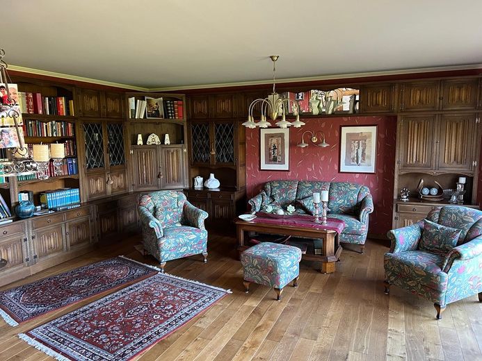 Se vende casa unifamiliar bien cuidada con gran parcela – Foto 6