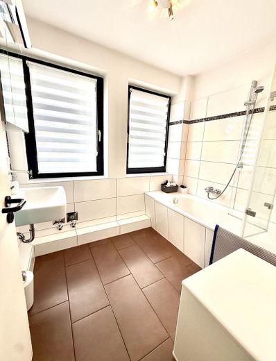 Four Units. An Exceptional Property – Photo 11