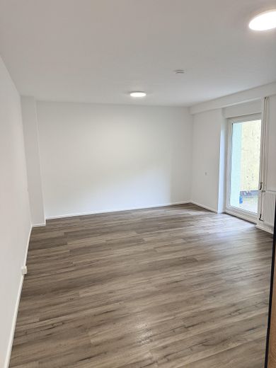 Bochum’un popüler şehir merkezinde yenilenmiş 1 odalı daire – Wohnzimmer