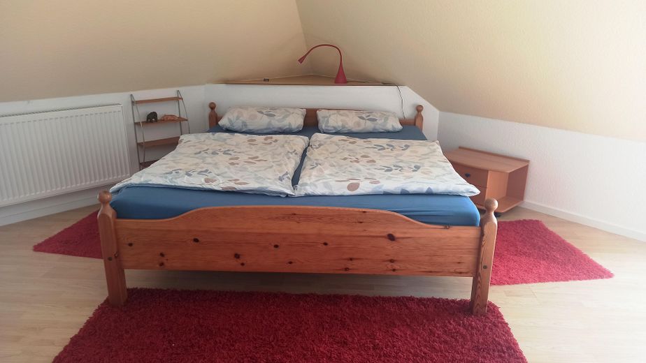 Schlafzimmer 1