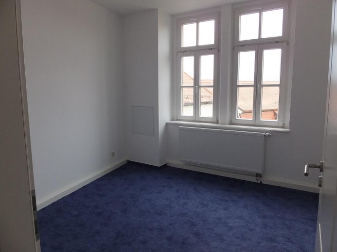 Großzügiger Altbaucharme in zentraler Lage – 4‑Raum‑Wohnung mit besonderem Grundriss – Zimmer 3 (ohne Teppich)