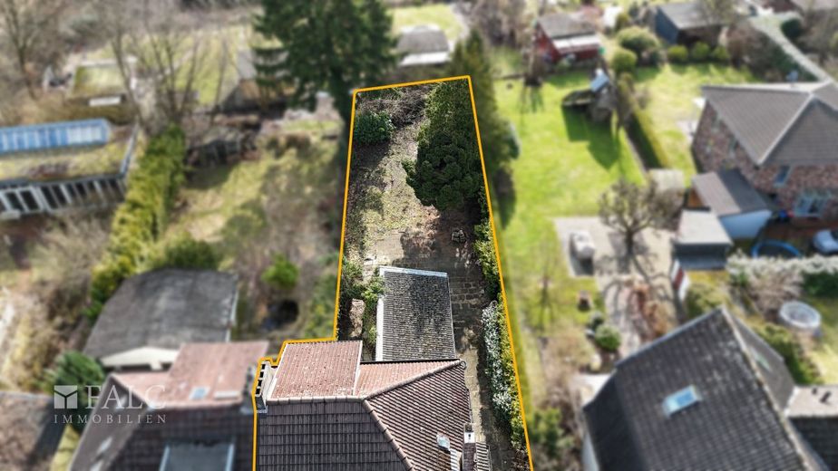 Bauträgerfreies Filetstück im Alstertal: Grundstück für Doppelhaushälfte – Drohnenaufnahme der Rückansicht