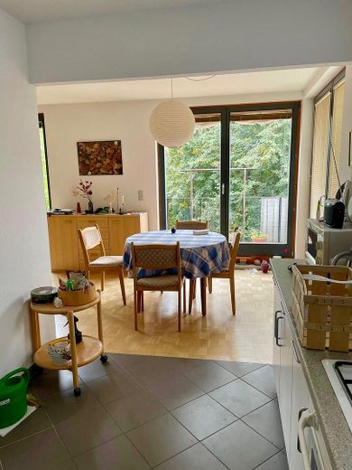 Bel appartement de 3 pièces avec balcon et vue sur la verdure ! – Photo 5