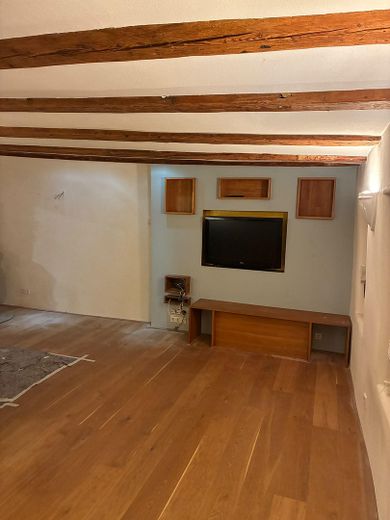 Appartement ancien de 2 pièces entièrement rénové à Stuttgart-Plieningen – Wohn- Essbereich