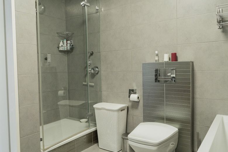 Sin comisión, venta directa del propietario: luminoso apartamento de 4,5 habitaciones con terraza cerca del lago Unterbacher See – Bad