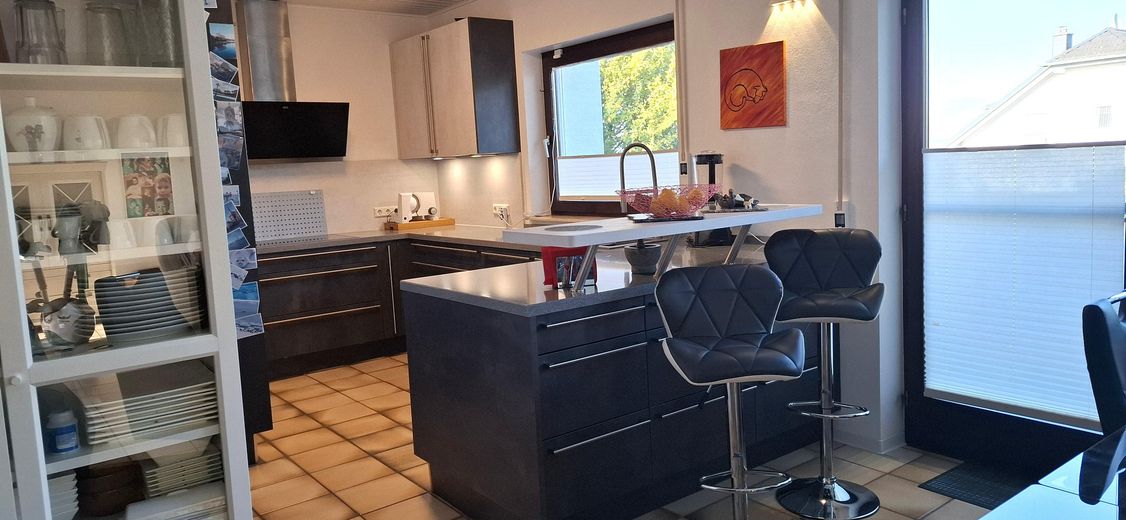 Zweifamilienhaus plus Appartement - Provisionsfrei – Küche Erdgeschoss