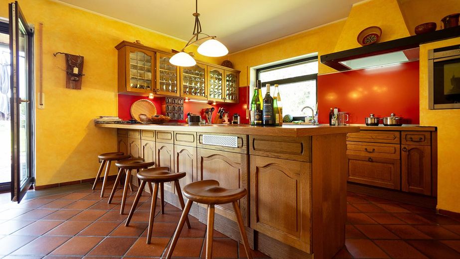 ALLES außer GEWÖHNLICH! Provisionsfreier Bungalow mit AUSBAUPOTENTIAL – Küche-Barbereich