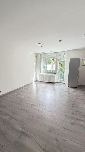 Bezugsfreie 1,5-Zimmer-Wohnung mit traumhaftem Spreeblick – ruhig, zentral und modernisiert – Wohnraum