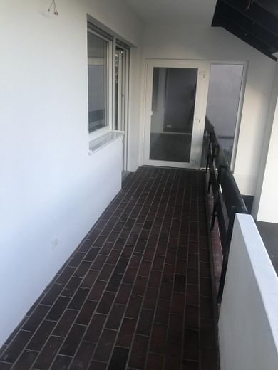 Traumhaftes Zweifamilienhaus mit Garten, Waldblick, Pool, Sauna & Mieteinnahmen – OG Balkon