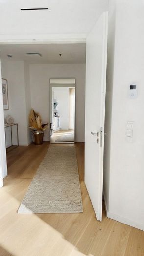 GRAND TOWER | Appartement de 3 pièces | Grand Garden directement à l’étage | 2 salles de bains & balcon – Blick von Wohnküche