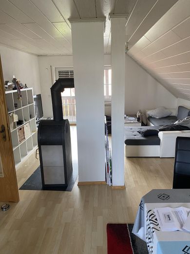 Wohnzimmer mit Holzofen