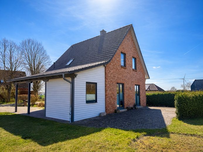 Hochwertiges Einfamilienhaus in ruhiger Lage - Glasfaser und Bahn inklusive - provisionsfrei – Ansicht Nord