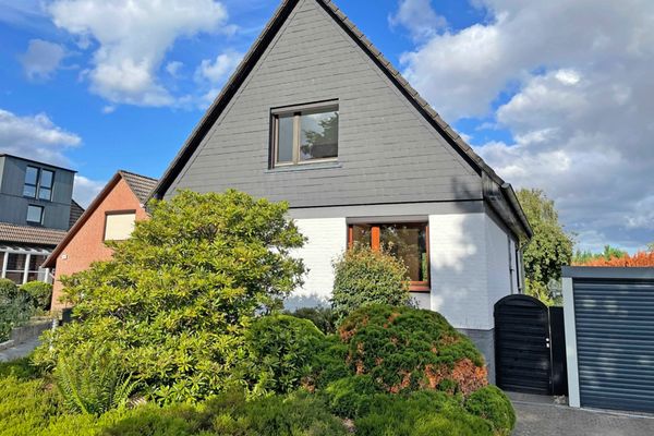 1.296 m² Grundstück – Einfamilienhaus oder Doppelhaus mit 2 Wohneinheiten möglich