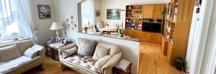 ***Bajo el arco redondo: luminoso apartamento de 2,5 habitaciones con carácter inconfundible