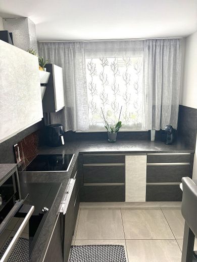 Reihenmittelhaus zu verkaufen – Hochwertige Einbauküche 