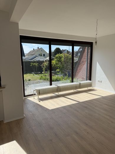 Wohnzimmer mit Gartenblick