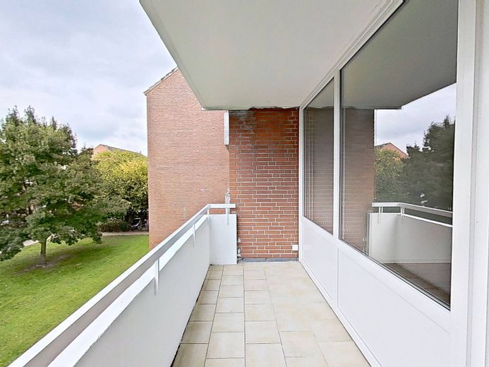 Große 3-Zi.-Whg. mit BALKON, EBK und viel Lichteinfall – Balkon