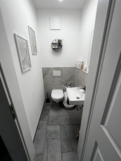 Nowoczesne mieszkanie 3-pokojowe w nowym budownictwie – Gäste WC