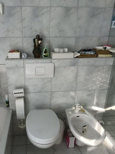 Wohnung Erdgeschoss mit Terrasse – Badezimmer Toilette und Bidet