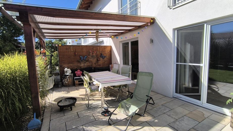 Terrasse mit Pergola