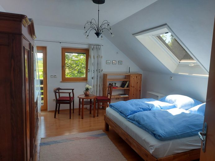 Beautiful single-family house with a very large garden – Schlafzimmer 1