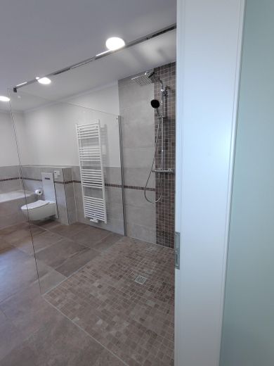 Luxuriöse 3-Zimmer-EG-Wohnung mit Terrasse, behindertengerecht, in WF – Foto 8