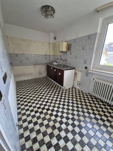 Sonnige Maisonettewohnung – Küche re Spüle