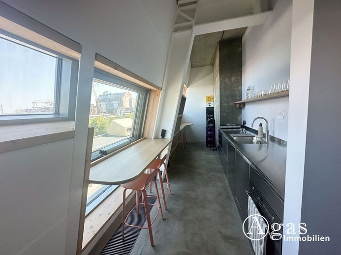 Innovation trifft Komfort: Modernes Büro über 2 Etagen mit Panorama-Dachterrasse  zu vermieten – Küche 3. Etage