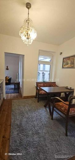Große 3,5 Zi.-Altbauwhg., 2. OG, möbliert. Bad mit Wanne und Dusche, Balkon und kl. Garten zur gemeinschaftlichen Nutzung; Stellplatz vorhanden. – 40202ec7ec2af4574ed5b386761fe1ad6df66c55.jpg