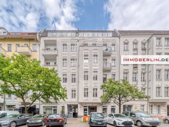IMMOBERLIN.DE - Charmante Stuck-Altbauwohnung mit Südbalkon & Lift im Trendviertel – Foto 1