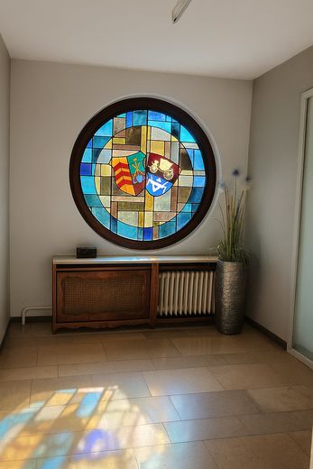 Großes Einfamilienhaus mit Einliegerbereich – ideal für Wohnen, Praxis oder Homeoffice – Helles Gästezimmer o Büro m Wc
