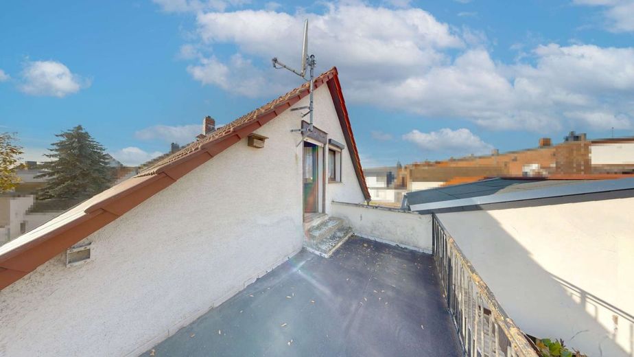 Behagliches Einfamilienhaus mit Balkon, Kamin &amp; Nebengebäude - perfekt für ruhiges, zentrales Wohnen – Balkon