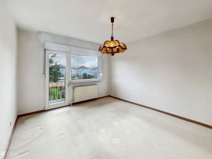 Wohnzimmer mit Balkon