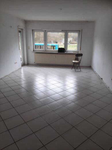 Ruhige sonnige Wohnung in Nidderau-Erbstadt – Wohnzimmer