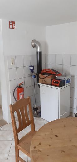 Küche mit Ofen und HZ