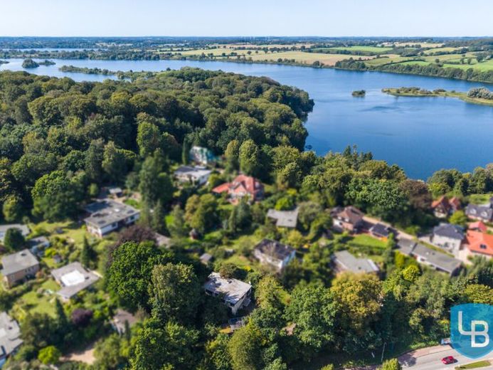 Wohnen in Seenähe – Einfamilienhaus mit Garten und Renovierungsbedarf – Foto 1