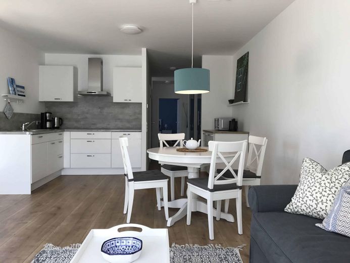 Traumhafte Ferienwohnung in Top Lage in Dierhagen-Strand (350m) – Esszimmer und Küche