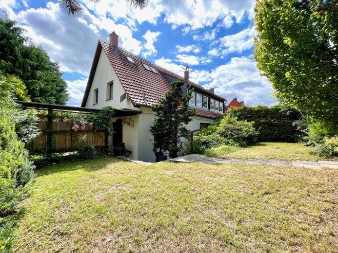 +ESDI+ Raumwunder und Familientraum! Große DHH mit tollem Grundstück in begehrter Freitaler Lage! – Foto 1