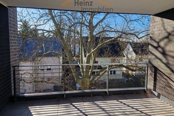 Ampio appartamento con balcone in una tranquilla posizione centrale
