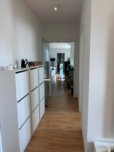 Helle 3-Zimmer-Dachgeschosswohnung mit Dachterrasse im Ortskern von Altdorf – Flur
