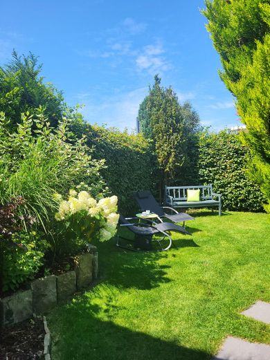 Ferienhaus mit hohem Ertrag – schöner Garten