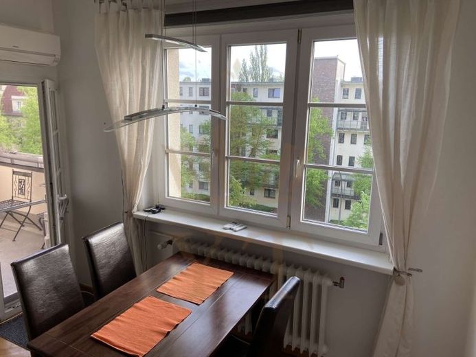 2-Zi-Altbau-Wohnung | Klimaanlage | Parkett | mit Süd-Balkon | in Berlin-Westend – Foto 1
